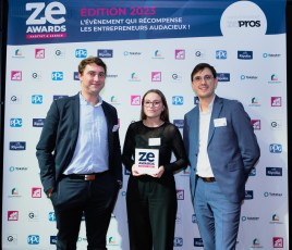 Fabien Lefebvre et son équipe du Brico Cash Beaupréau en Mauges, magasin qui a gagné les ZeAwards Initiatives RSE Brico  avec Vincent Du Granrut    