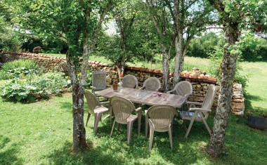 Grosfillex Table VEGA