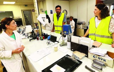 Sandrine Ribio, (directrice du labo Somefor), Daniel Yana et Frédérique Thomazo