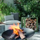 Brasero Nevado. Cuve et couvercle - vendu séparément - en acier. Piétement aluminium. Dimensions : 78 cm x 48 cm. 20 coloris, 398 C. Couvercle pour protéger les braises des intempéries,119 €.