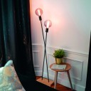 Duo de lampes sur canapé